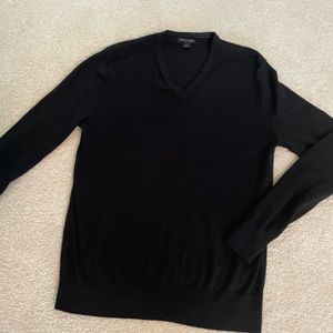 Banana republic lightweight V-neck sweater in black